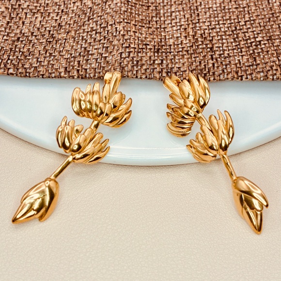 Anthropologie Elegant Gold Lotus Flowers Design Stud Earrings - Picture 5 of 7